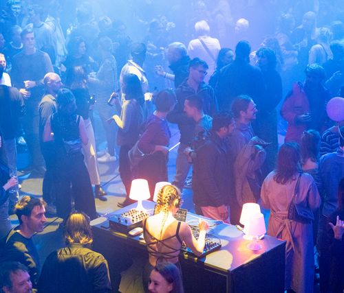  Wilding – Fett Feiern 
