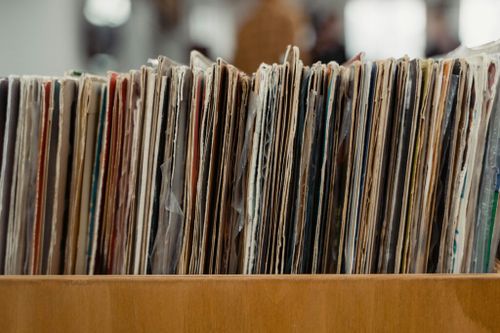 Listening Tu(n)esday mit Adrian Flux & Kaptain Kurt
